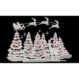 Олень в новогоднем лесу