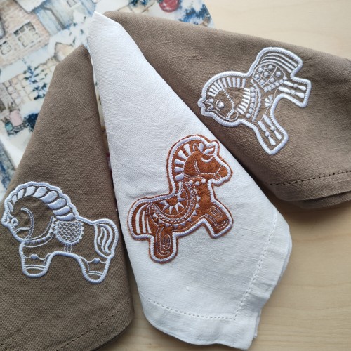 Файл вышивки Набор "Пряничные лошадки"