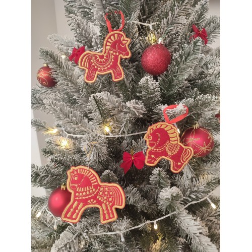 Файл вышивки Набор "Пряничные лошадки"