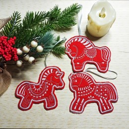 Файл вышивки Набор "Пряничные лошадки"