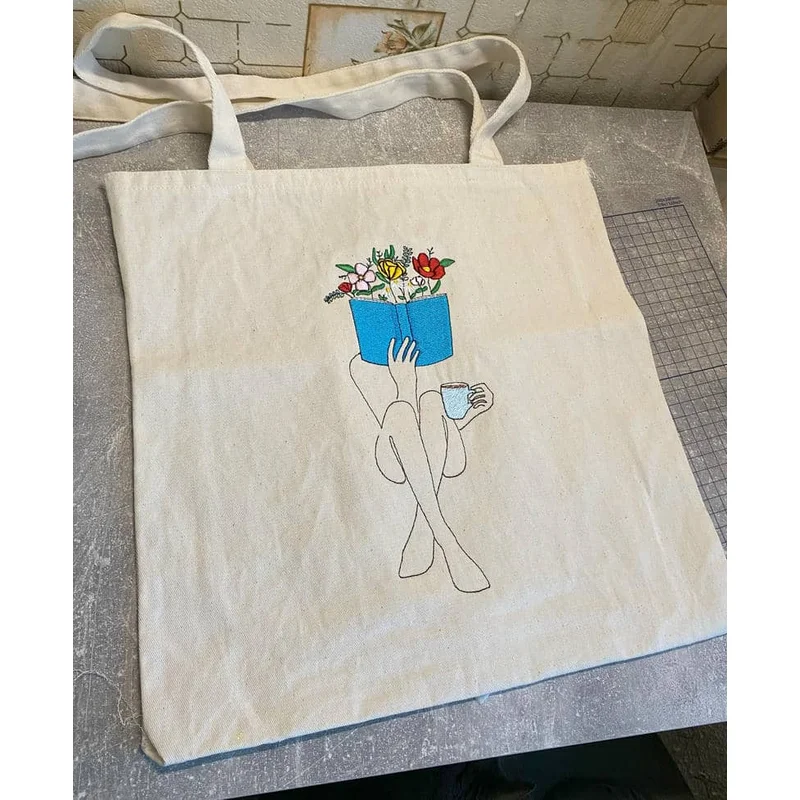 Девушка с книгой
