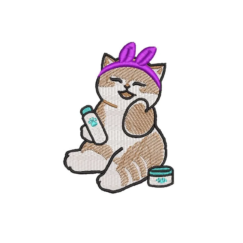Кошка прихорашивается