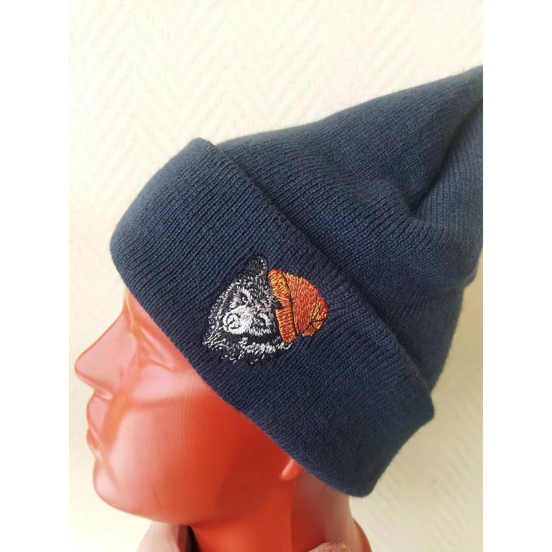 Миша в шапке